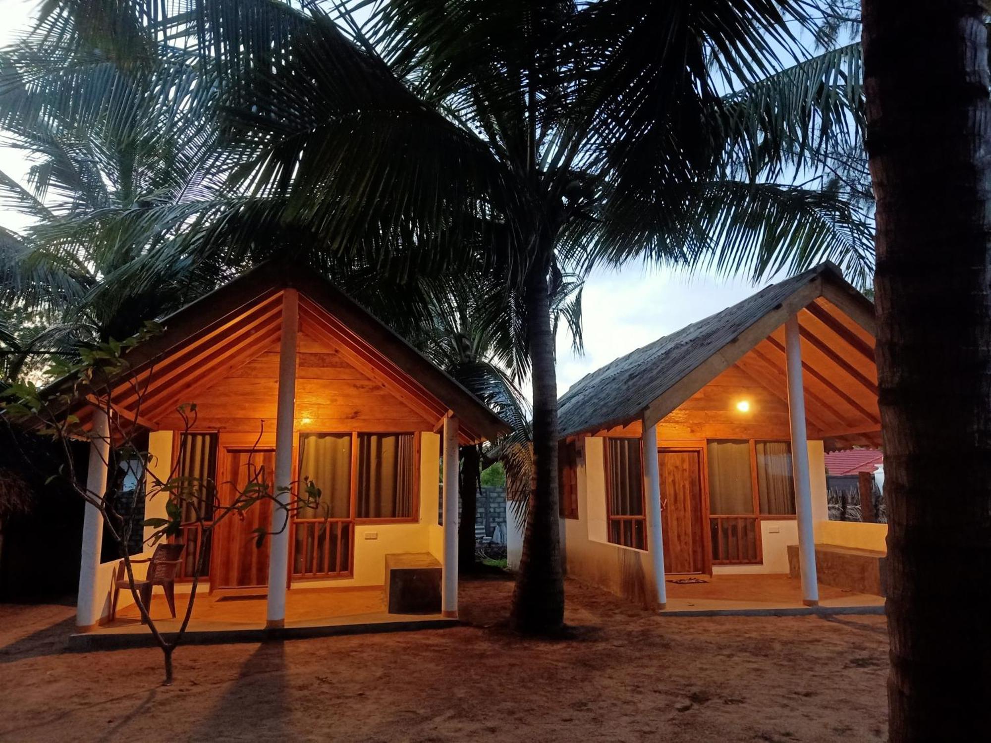 Sand Dune Beach Resort & Surf Camp Аругам Экстерьер фото
