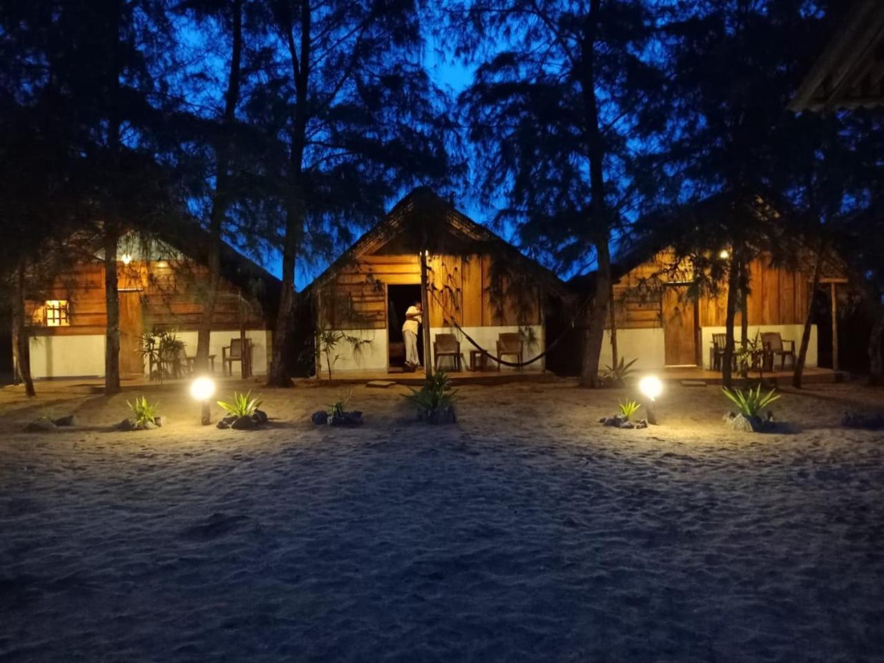 Sand Dune Beach Resort & Surf Camp Аругам Экстерьер фото