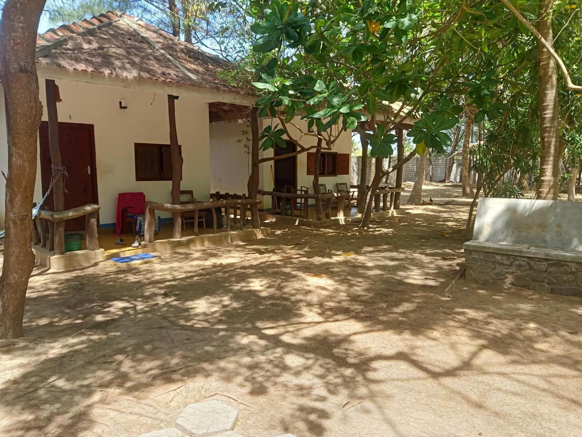 Sand Dune Beach Resort & Surf Camp Аругам Экстерьер фото