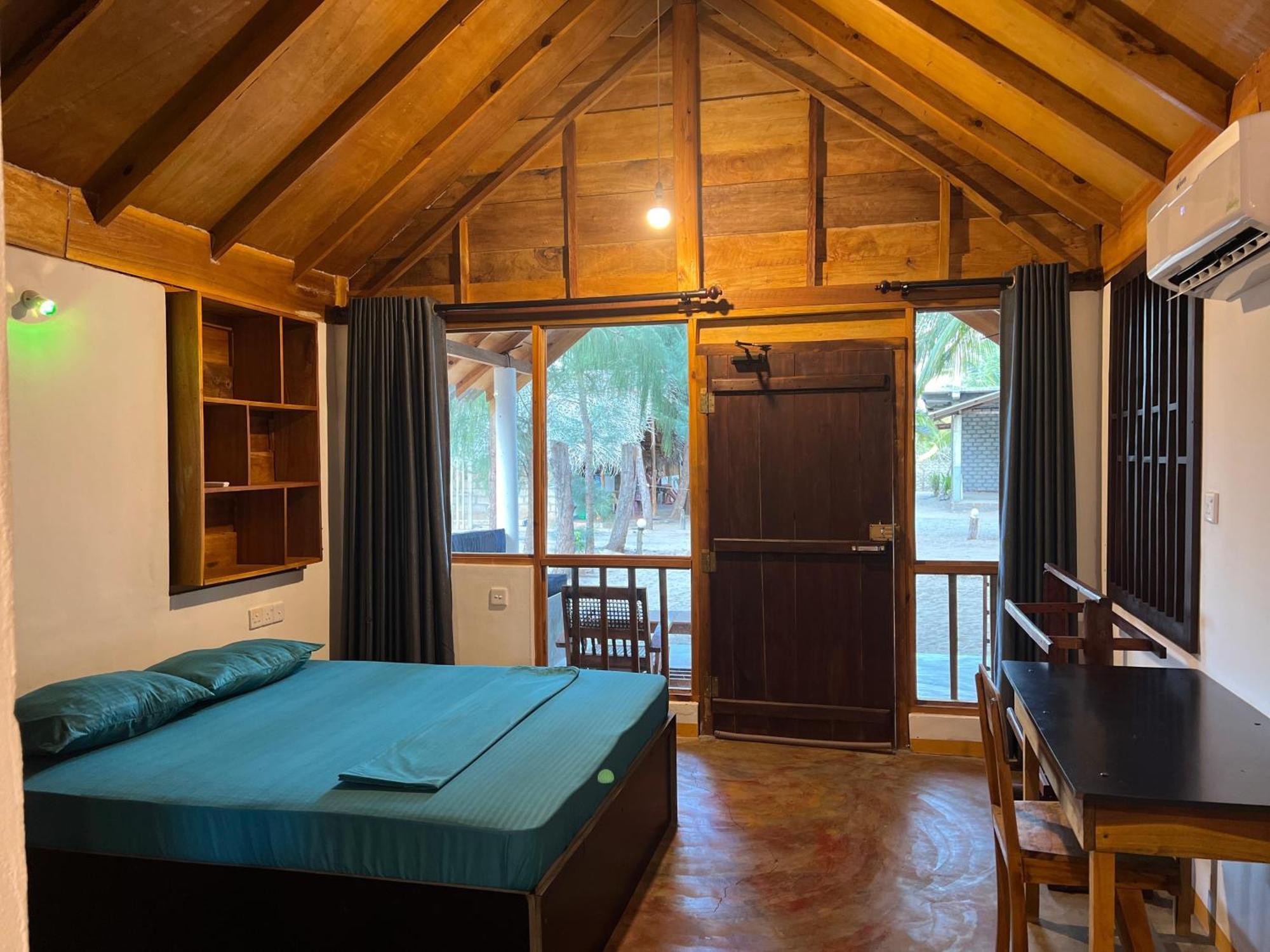 Sand Dune Beach Resort & Surf Camp Аругам Экстерьер фото