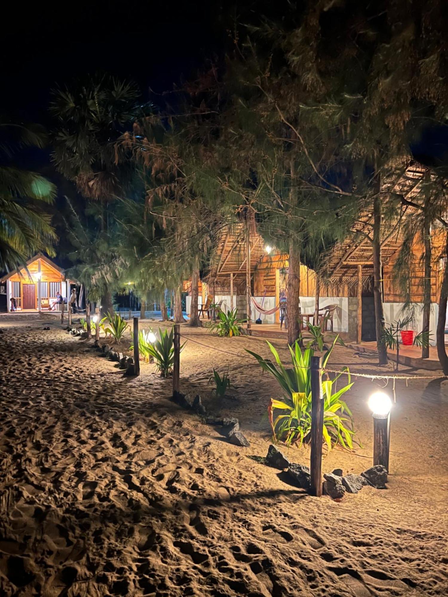 Sand Dune Beach Resort & Surf Camp Аругам Экстерьер фото