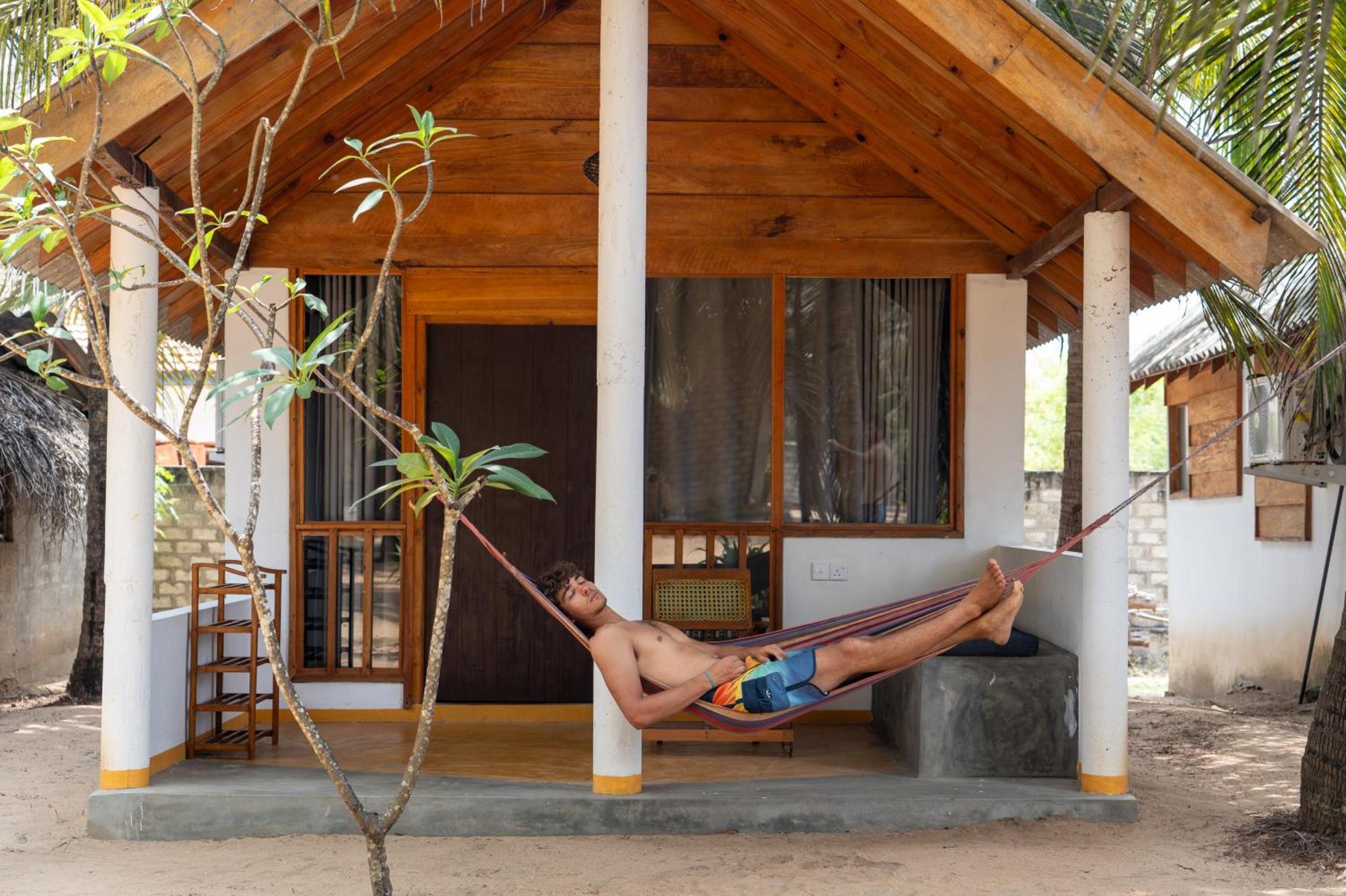 Sand Dune Beach Resort & Surf Camp Аругам Экстерьер фото
