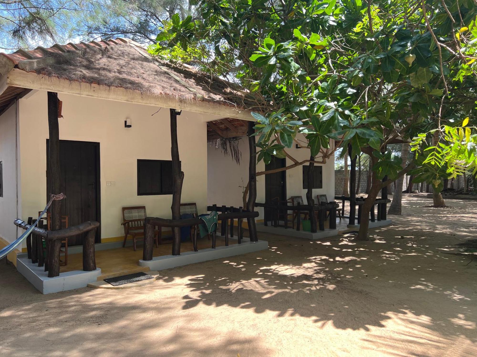 Sand Dune Beach Resort & Surf Camp Аругам Экстерьер фото